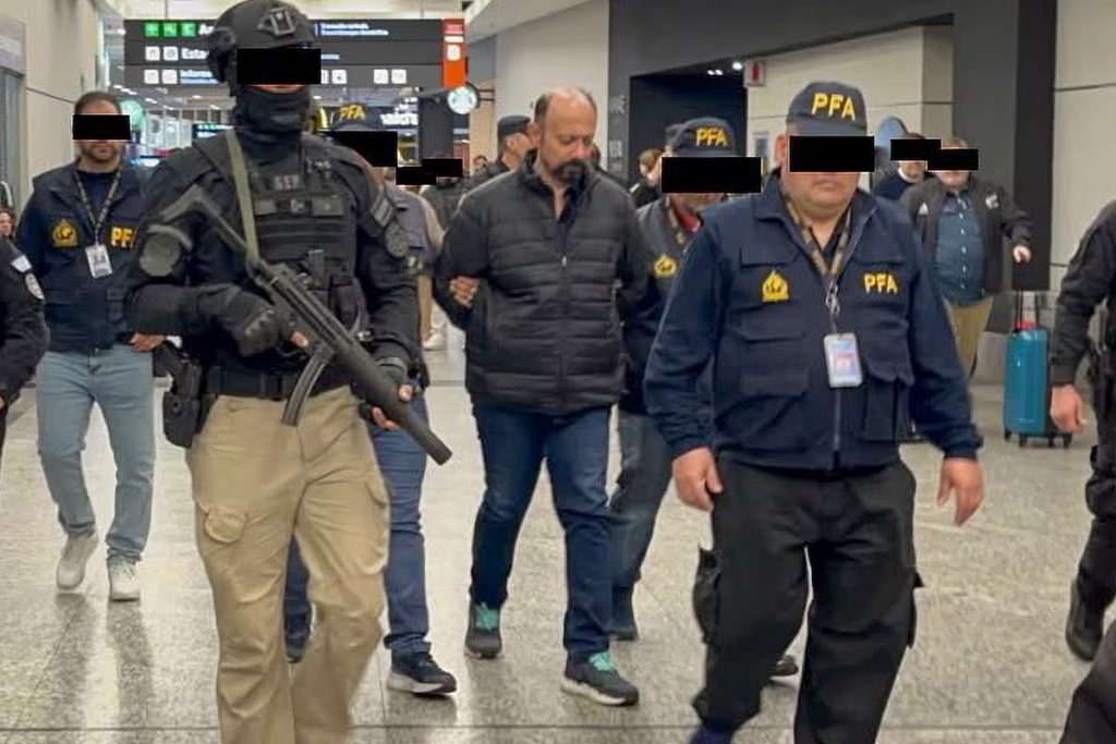 Extraditan a Brasil a empresario argentino acusado de liderar una red internacional de tráfico de armas